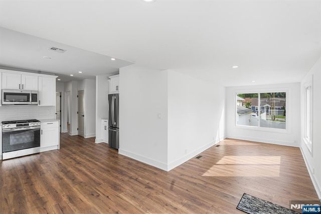 11 Dunkerly Street, Totowa, NJ 07512