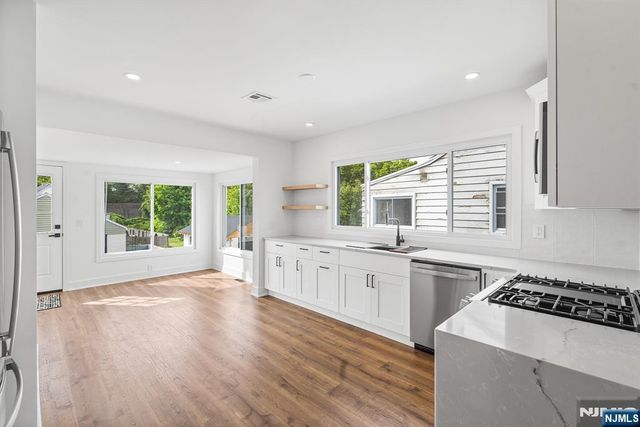 11 Dunkerly Street, Totowa, NJ 07512