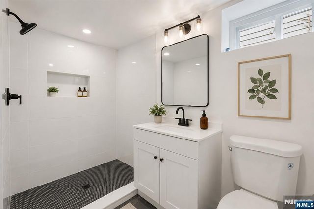 11 Dunkerly Street, Totowa, NJ 07512