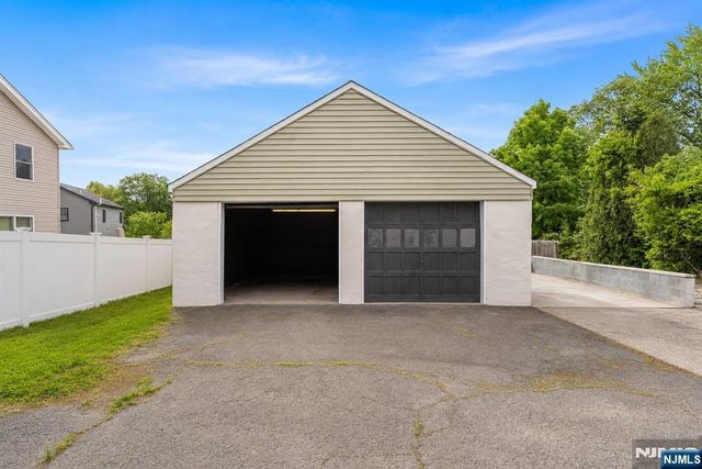 11 Dunkerly Street, Totowa, NJ 07512