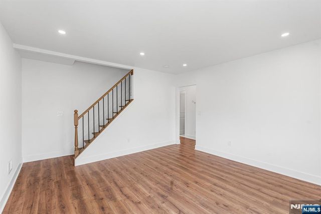 11 Dunkerly Street, Totowa, NJ 07512
