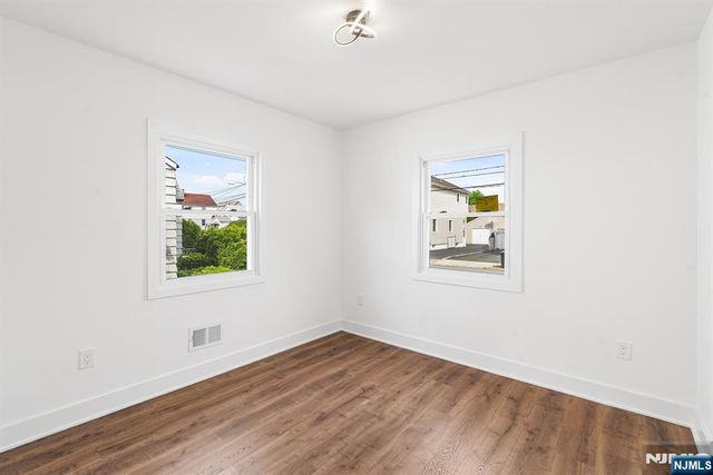 11 Dunkerly Street, Totowa, NJ 07512