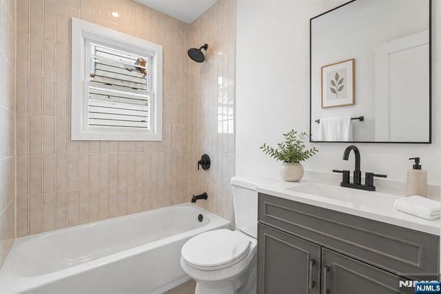 11 Dunkerly Street, Totowa, NJ 07512