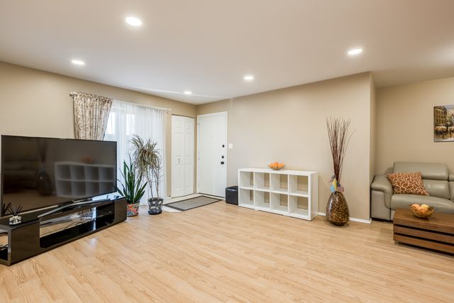 2215 Nichols Road 21C, Arlington Heights, IL 60004