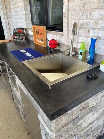 913 Prairie View Road S, Ardmore, OK 73401