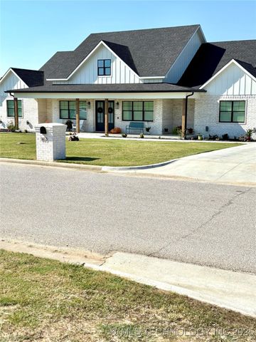 913 Prairie View Road S, Ardmore, OK 73401