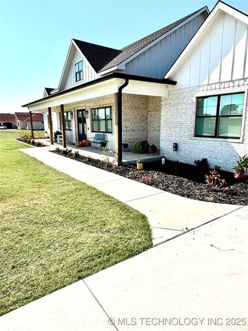 913 Prairie View Road S, Ardmore, OK 73401