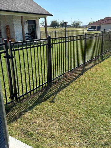 913 Prairie View Road S, Ardmore, OK 73401