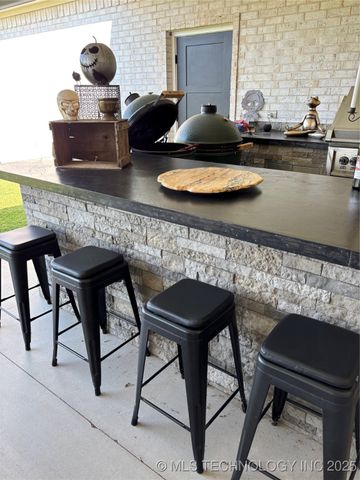 913 Prairie View Road S, Ardmore, OK 73401