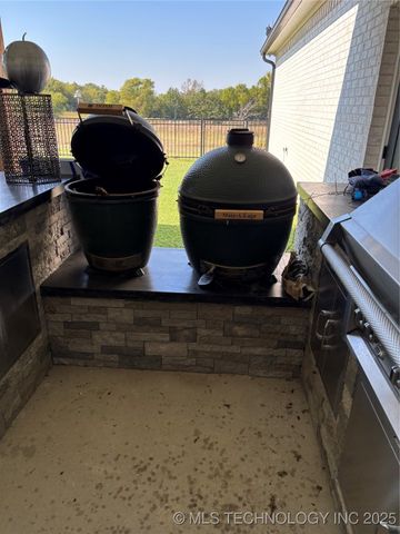 913 Prairie View Road S, Ardmore, OK 73401