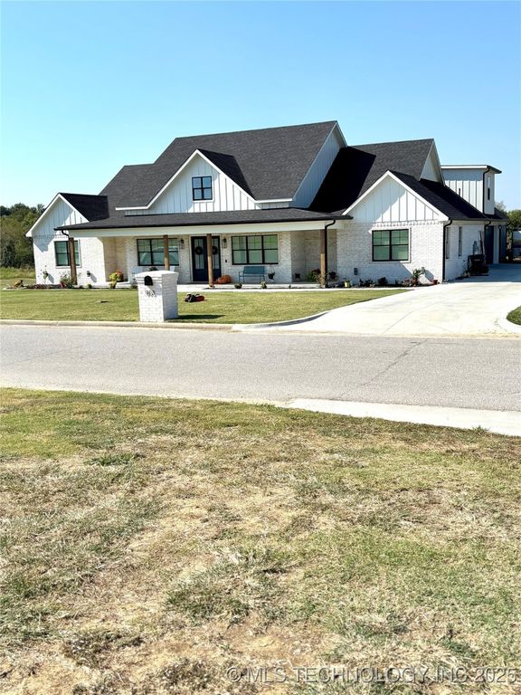 913 Prairie View Road S, Ardmore, OK 73401