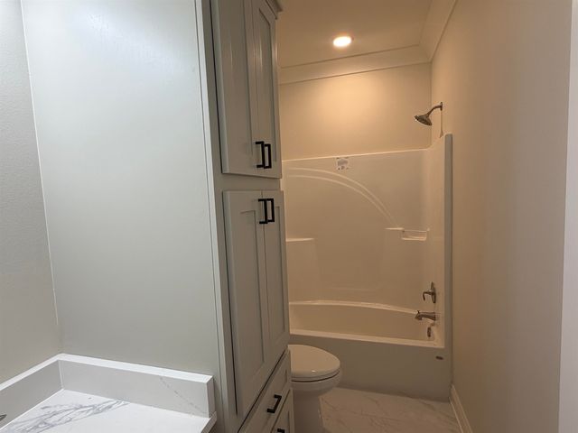 204 Newsom Dr, Houma, LA 70360