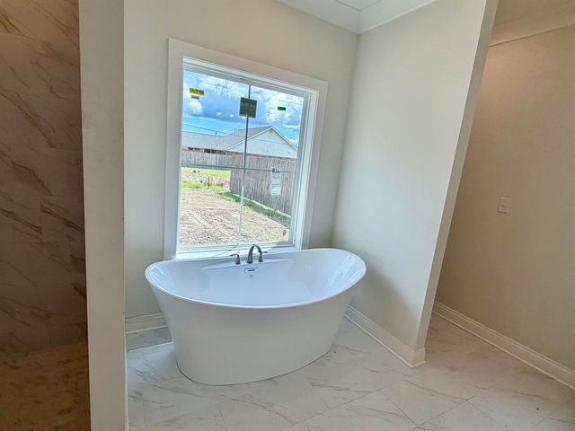 204 Newsom Dr, Houma, LA 70360