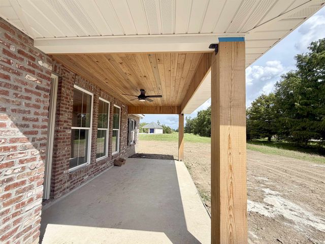 204 Newsom Dr, Houma, LA 70360