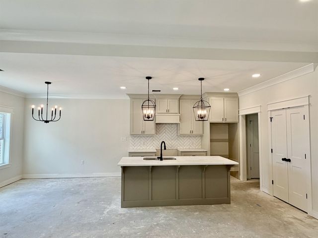 204 Newsom Dr, Houma, LA 70360