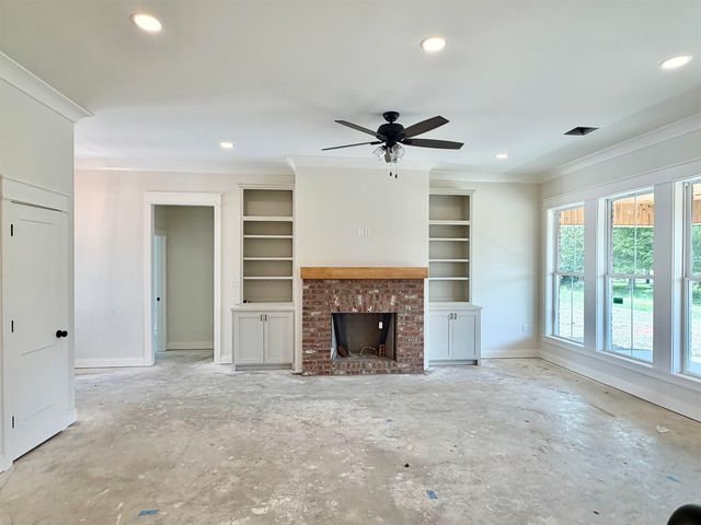 204 Newsom Dr, Houma, LA 70360