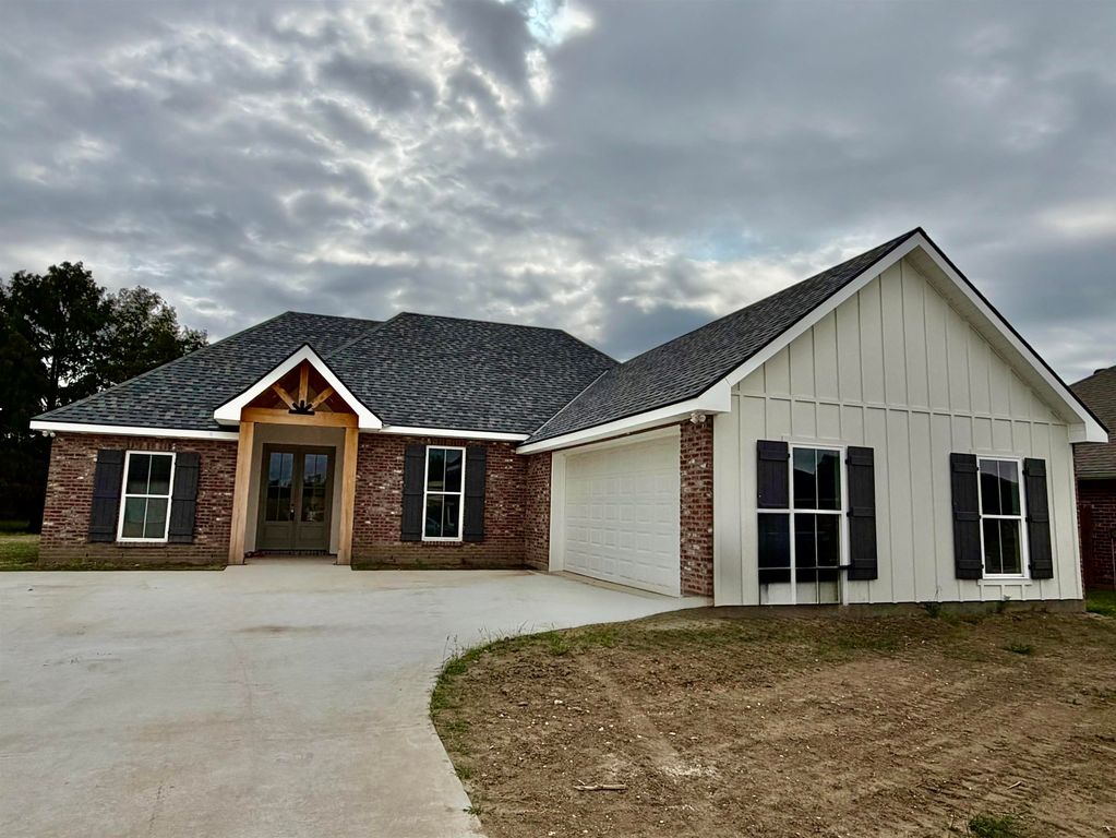 204 Newsom Dr, Houma, LA 70360