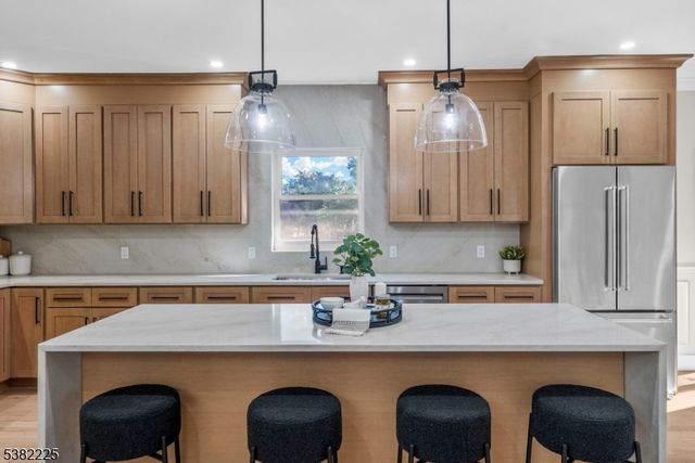 52 Skylark Pl, Clark Twp., NJ 07066