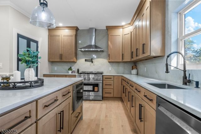 52 Skylark Pl, Clark Twp., NJ 07066