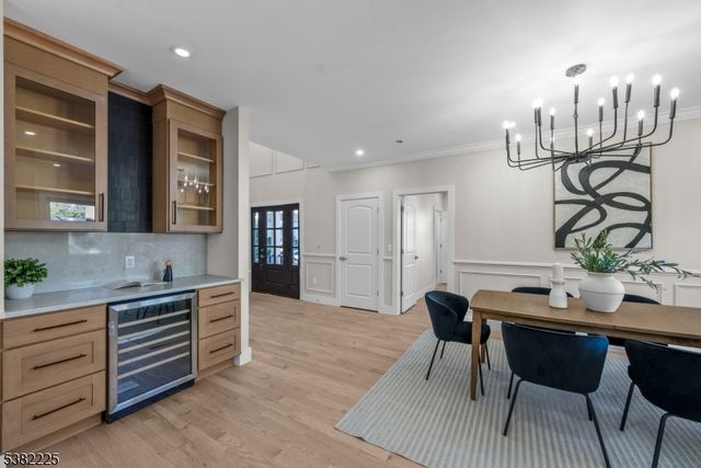 52 Skylark Pl, Clark Twp., NJ 07066