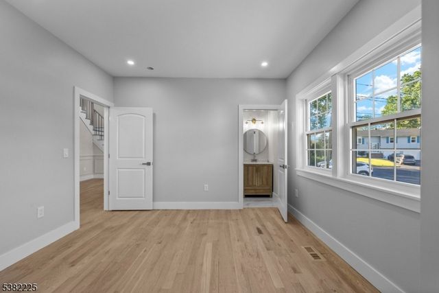 52 Skylark Pl, Clark Twp., NJ 07066