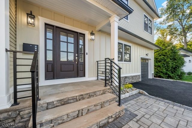 52 Skylark Pl, Clark Twp., NJ 07066