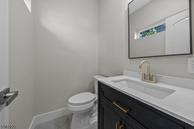 52 Skylark Pl, Clark Twp., NJ 07066