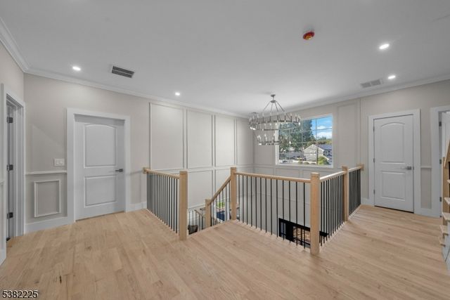 52 Skylark Pl, Clark Twp., NJ 07066