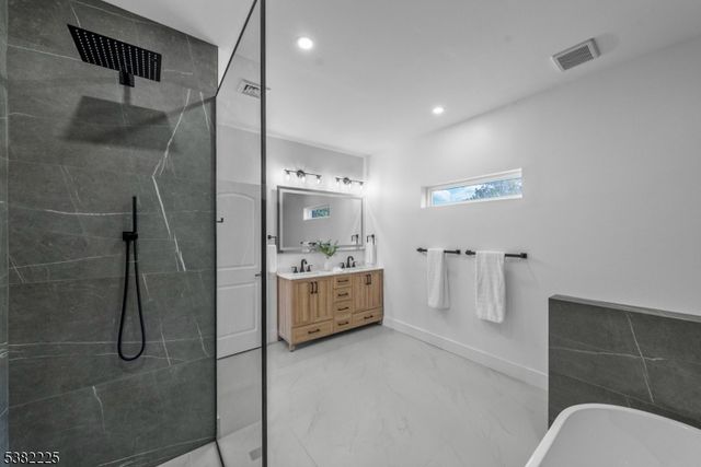 52 Skylark Pl, Clark Twp., NJ 07066