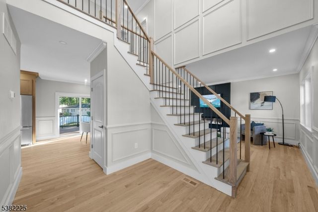 52 Skylark Pl, Clark Twp., NJ 07066