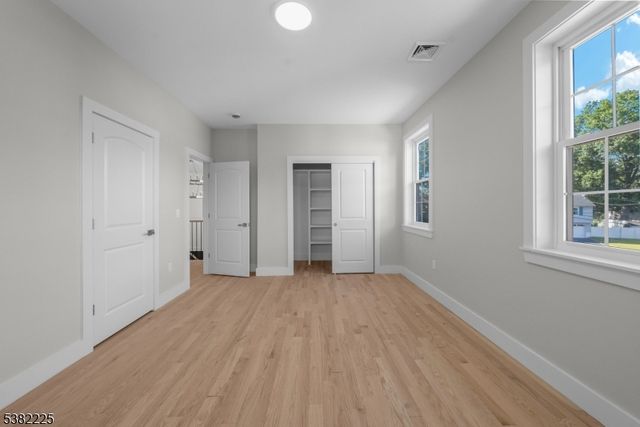 52 Skylark Pl, Clark Twp., NJ 07066