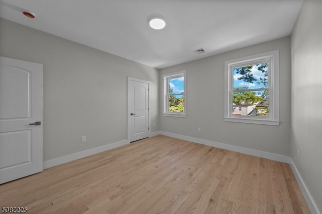 52 Skylark Pl, Clark Twp., NJ 07066