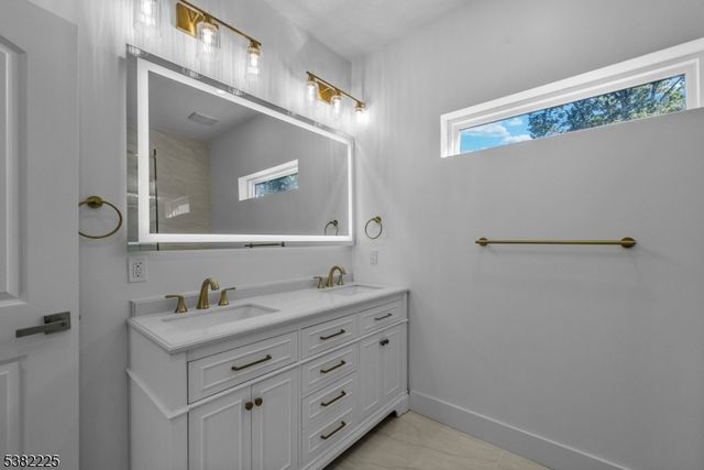 52 Skylark Pl, Clark Twp., NJ 07066