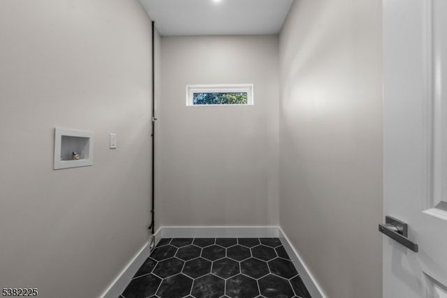 52 Skylark Pl, Clark Twp., NJ 07066