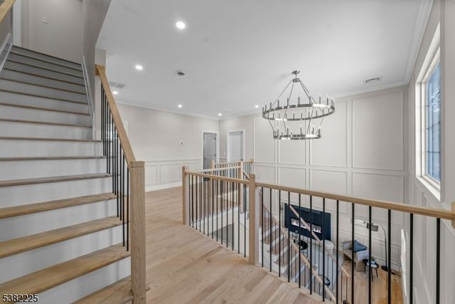 52 Skylark Pl, Clark Twp., NJ 07066