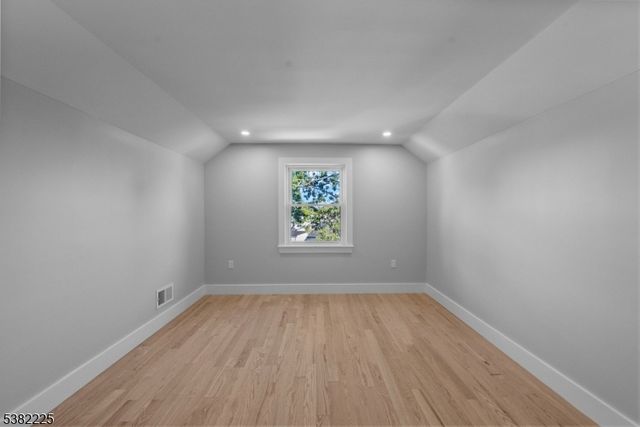 52 Skylark Pl, Clark Twp., NJ 07066