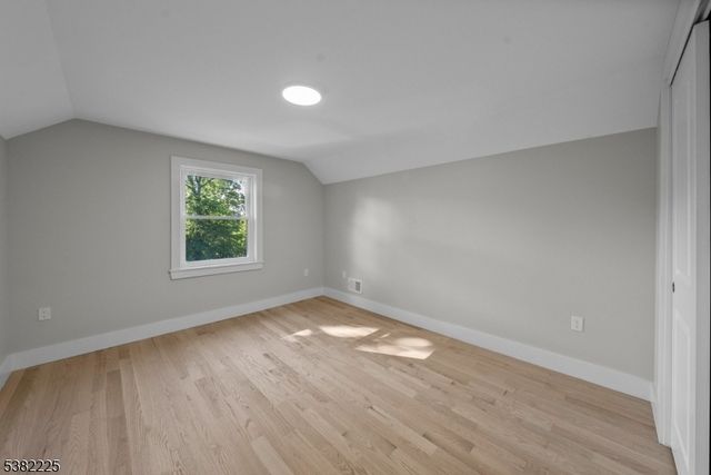 52 Skylark Pl, Clark Twp., NJ 07066