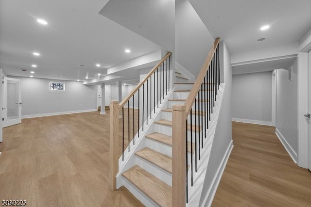 52 Skylark Pl, Clark Twp., NJ 07066