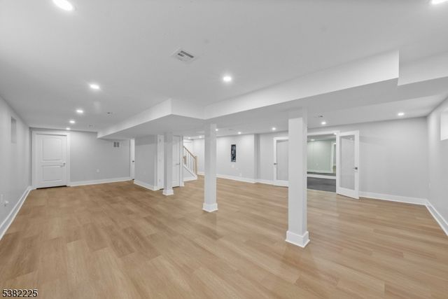 52 Skylark Pl, Clark Twp., NJ 07066