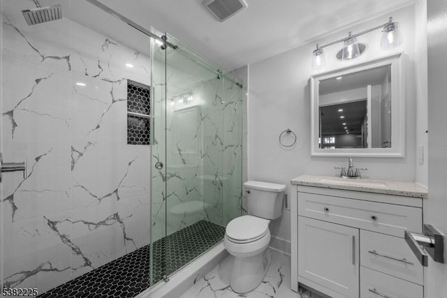 52 Skylark Pl, Clark Twp., NJ 07066