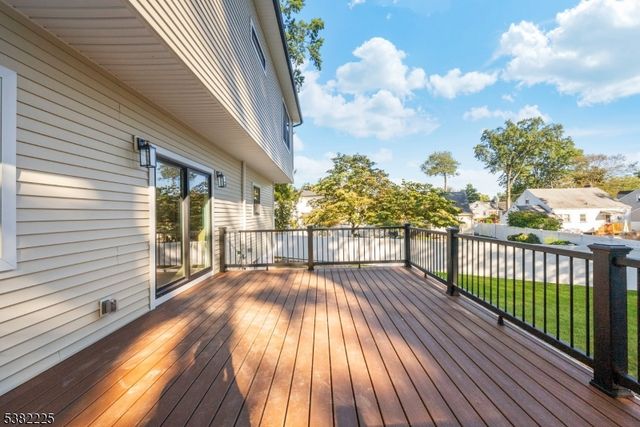 52 Skylark Pl, Clark Twp., NJ 07066