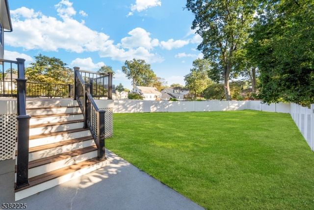 52 Skylark Pl, Clark Twp., NJ 07066