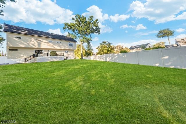 52 Skylark Pl, Clark Twp., NJ 07066