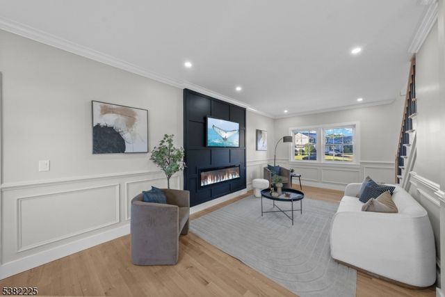 52 Skylark Pl, Clark Twp., NJ 07066