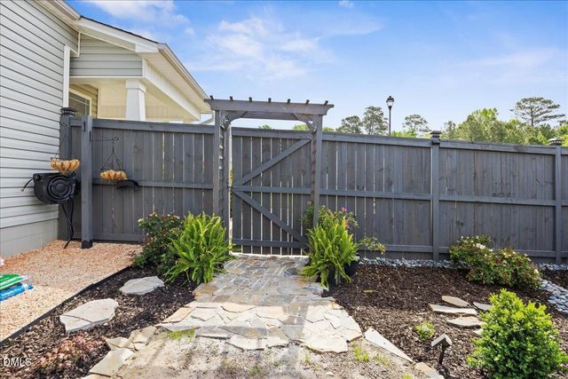 92 Apple Grove Lane, Four Oaks, NC 27524