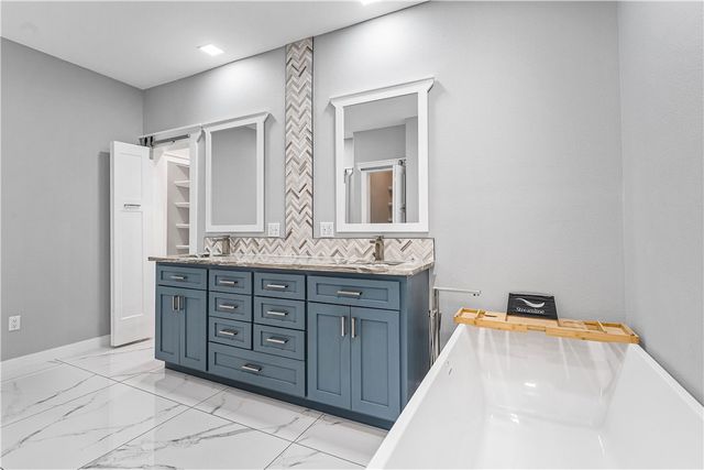 8767 Pageant Drive, Rogers, AR 72756