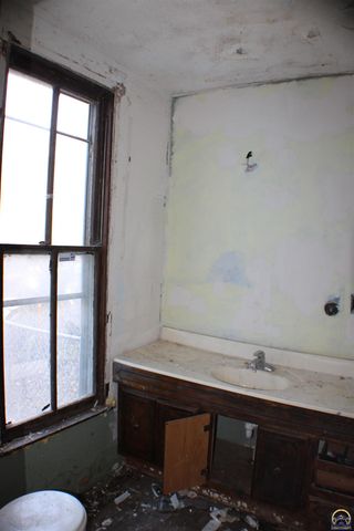 217 SW Tyler ST, Topeka, KS 66603