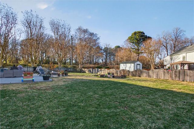 6812 Burbage Lake CIR, Suffolk, VA 23435