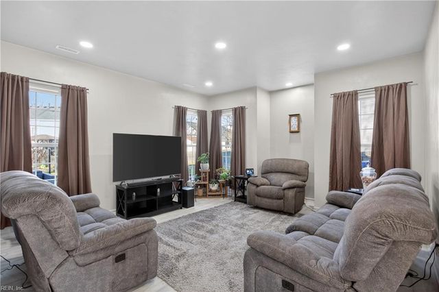 6812 Burbage Lake CIR, Suffolk, VA 23435