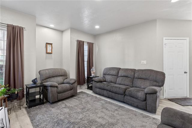 6812 Burbage Lake CIR, Suffolk, VA 23435